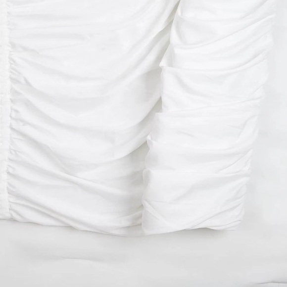 Luxurious White Full/Queen Comforter Set ~ NEW - Picture 4 of 5
